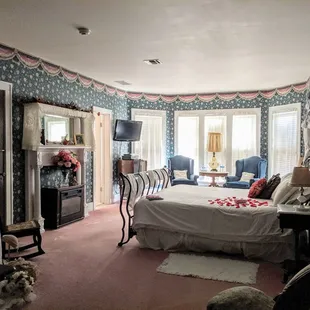 Mamie&apos;s Honeymoon Suite