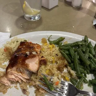 Awesome food and service. Salmon Teriyaki was great tasting. Prime Rib was cooked to perfection.