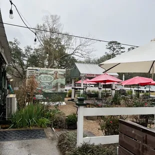 the outside of the restaurant