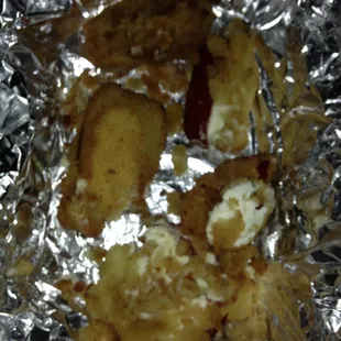 We ordered jalapeño poppers along with pizza and the poppers were fried in rancid grease.  gross, just gross!