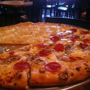 Gigantic 18-inch 4-cheese with half/half toppings