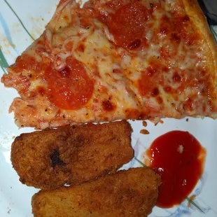 So yummy this pizza and homemade Mojo's yum!!