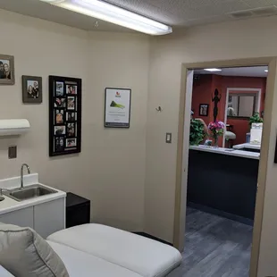 Women&apos;s Health Saloon