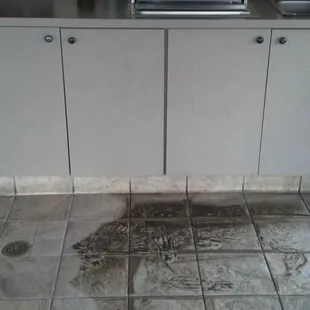 Restaurant - Cleaning from left to right