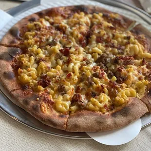 14" Mac and cheese pizza
