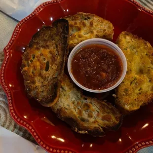 Cheesy herb garlic ring