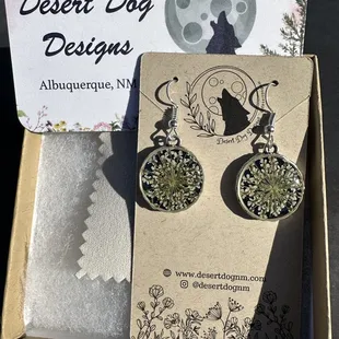 Beautiful Earrings with Real Flower 'Queens Anne's Lace' Inlay.