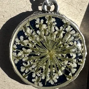 Specular 'Queen Anne's Lace Flower' Earring