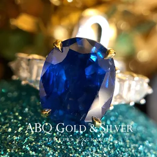 Gorgeous Burma sapphire for your holiday love
