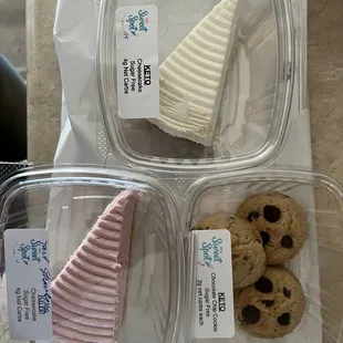 Cheesecakes and cookies