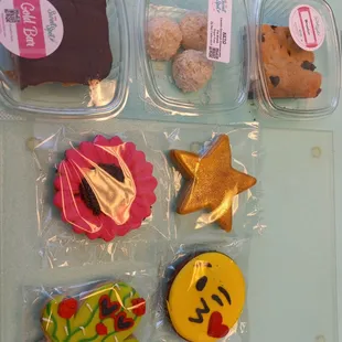 a variety of cookies