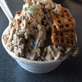 Salted Caramel Pretzel