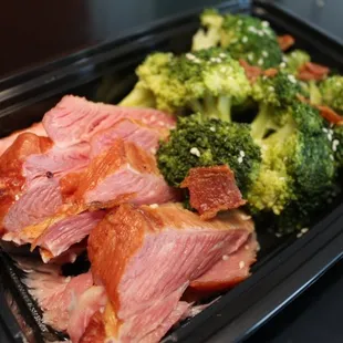 TURKEY LEG WITH BROCCOLI