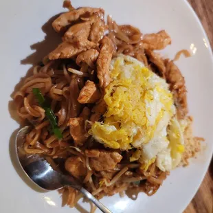 Omfg this chicken pad thai was yummmaaayyy