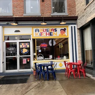 the outside of a restaurant