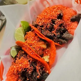 Hoy cheeto tacos de carne asada and chicharon