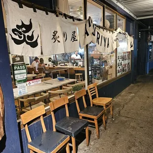 Dinner @Aburiya Ibushi; 9/7/2023. Outside area of this very laid back Japanese lil Restaurant @Kapahulu.