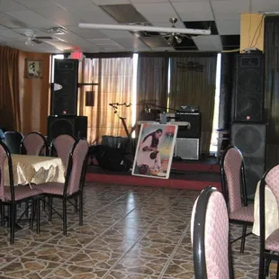 The dining room with the small stage