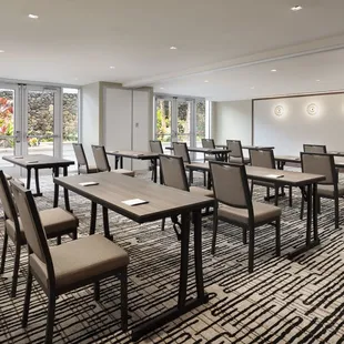 Keep meeting and event attendees energized and focused with a variety of custom catering options.