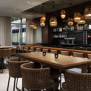 Inspired by the idea of "draft and craft," this is a place where guests can relax in a comfortable yet modern space, while enjoying perfectl