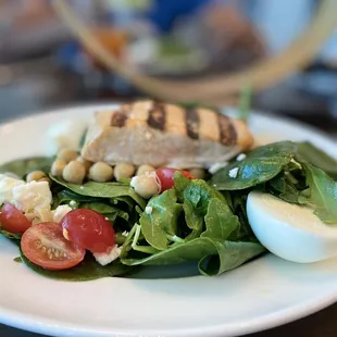Grilled salmon salad