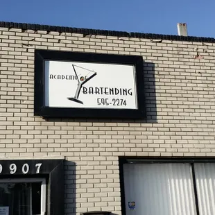 I attended this school in 2011 &amp;I've been bartending ever since! Terry teaches the history of bartending &amp; recipies old &amp; new!