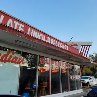 the outside of a restaurant