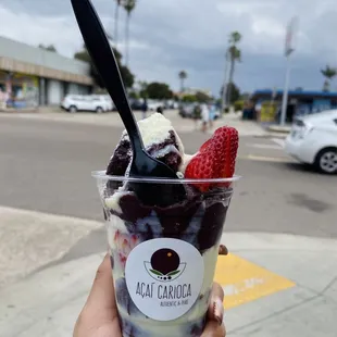 medium size açaí cup