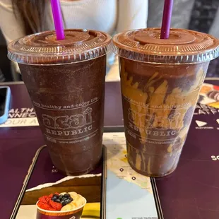 I think we both got the São Paulo but in smoothie form. My friend got it with a scoop of peanut butter!