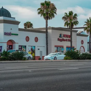 Directions for Front entrance.
sidewalk on Newport Blvd