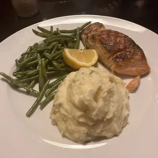 Salmon,green beans and mashed potatoes so yummy..
