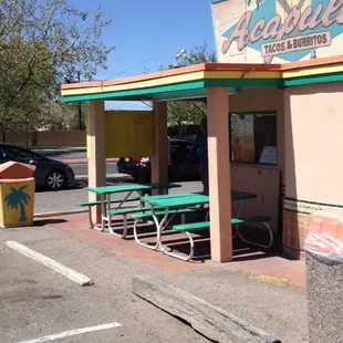 Outside seating and restaurant sign