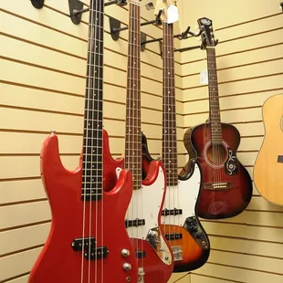 Buy guitar in Memphis - pawn shop. Used guitars.