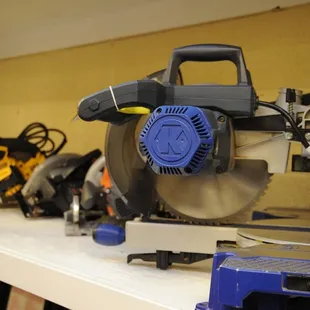 Buy used power tools in Memphis - pawn shop in Memphis on Summer Avenue.