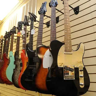 Buy guitar in Memphis.  Memphis cash loans at Accent Guns and Loans.  Pawn shop with musical instruments, power tools, guns, etc.
