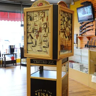 Buy knives or sell knives in Memphis - Accent guns and Loans in Memphis, TN.