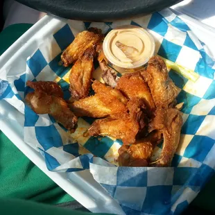 A picture if my disgusting, old, overcooked and so dry I couldn't swallow wings