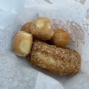 Donut Holes &amp; Cinnamon Crunch Donut