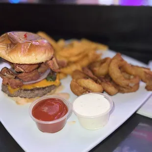 Aces Bar & Grill