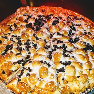 S'mores dessert pizza