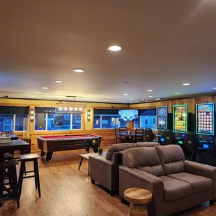Lounge, Dining &amp; Gaming