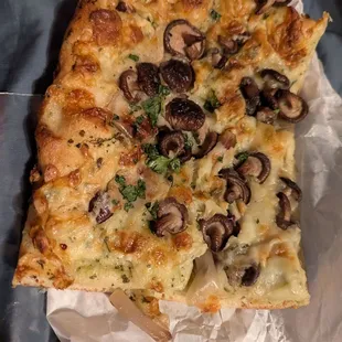 Seasonal pizza, mushroom one