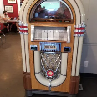 You know every 50&apos;s diner has one of these and this one is extra cool