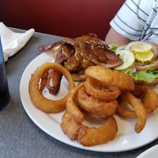 Acme burger w/onion rings