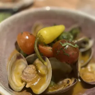 Almejas Veracruz Fresh clams sauteed in Vera Cruz sauce