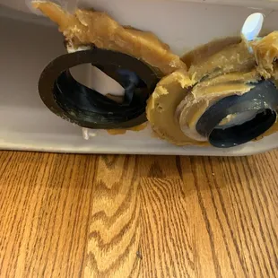 Oops somebody didn't know how to set a toilet properly.....