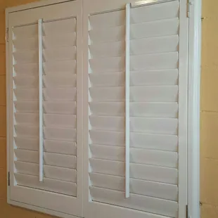 4 SIDED FRAME ON 2 PANELS STANDARD FRAME / MOST COMMON USE.