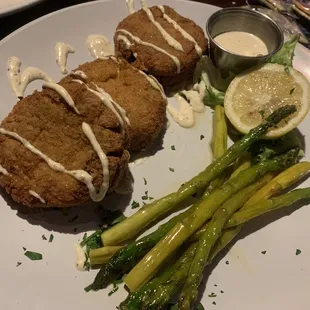 Crab cakes with asparagus and lemon aioli sauce.