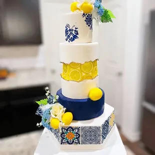 Cakes by Tori Elizabeth   https://www.cakesbytorielizabeth.com/