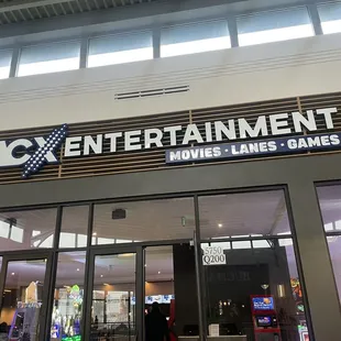 Exterior, inside bayshore mall rotunda at the top of the escalator
